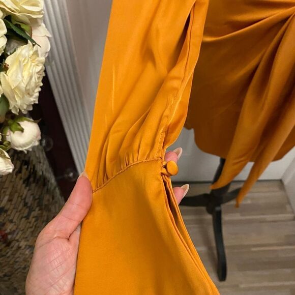 Hello Molly satin mini dress, size 4 - Picture 5 of 10